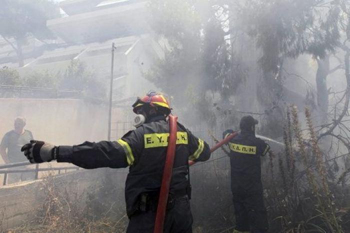 Cuatro incendios siguen activos en Grecia, uno de ellos en Atenas
