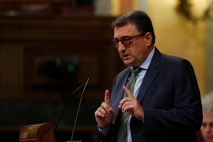 Sánchez presenta su plan de Gobierno: prohíbe nuevas amnistías fiscales y se exhumarán "en breve" los restos de Franco