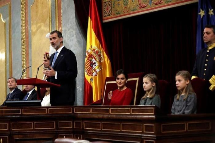 Puigdemont acusa al rey Felipe VI de avalar a Vox