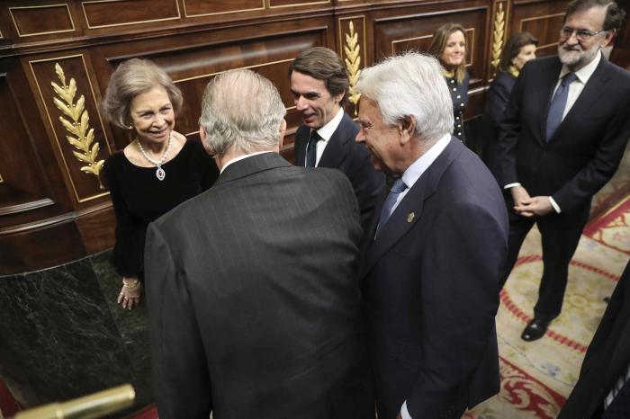 Puigdemont acusa al rey Felipe VI de avalar a Vox