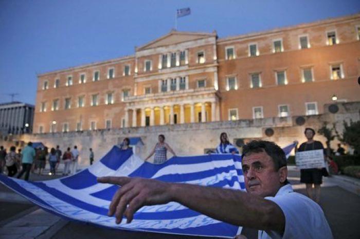 Grecia aprueba el segundo paquete de medidas acordado con la eurozona