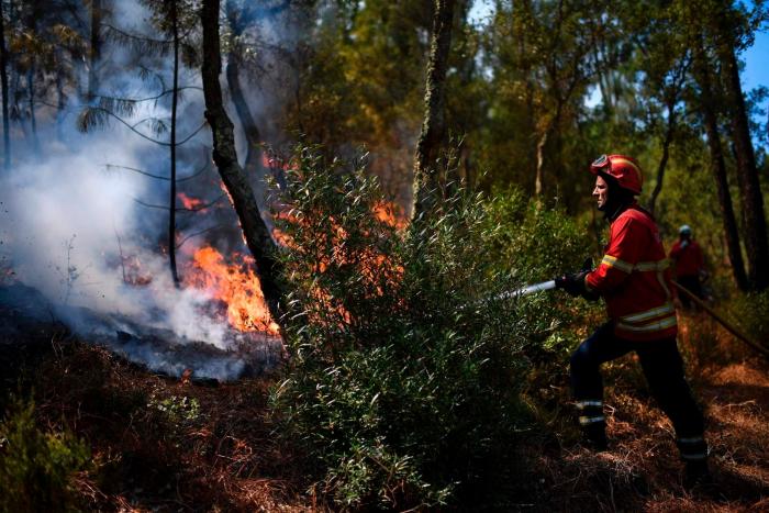 El gobierno de Portugal supera una moción de censura por su gestión de los incendios
