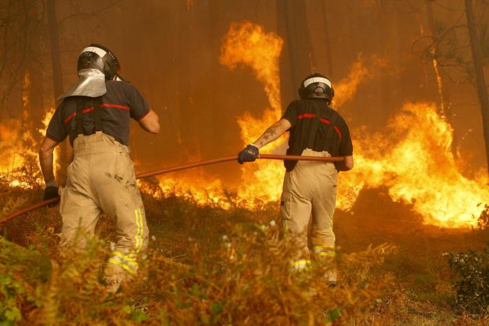Al menos cuatro muertos en Galicia y 31 en Portugal por la oleada de incendios