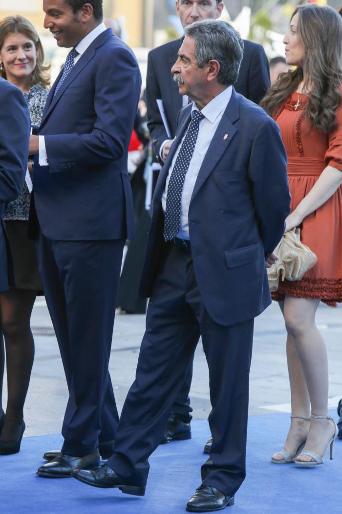 Las caras de los reyes Felipe VI y Letizia durante el baile de los All Black en los Princesa de Asturias 2017