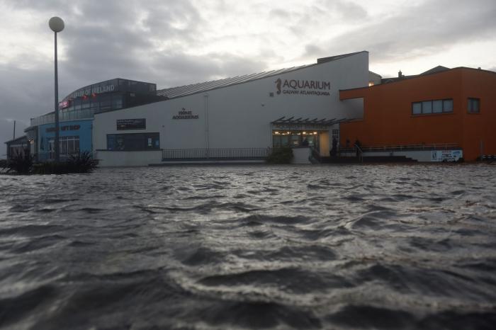Las espectaculares imágenes que ha dejado el huracán Ophelia a su paso por Irlanda y Reino Unido