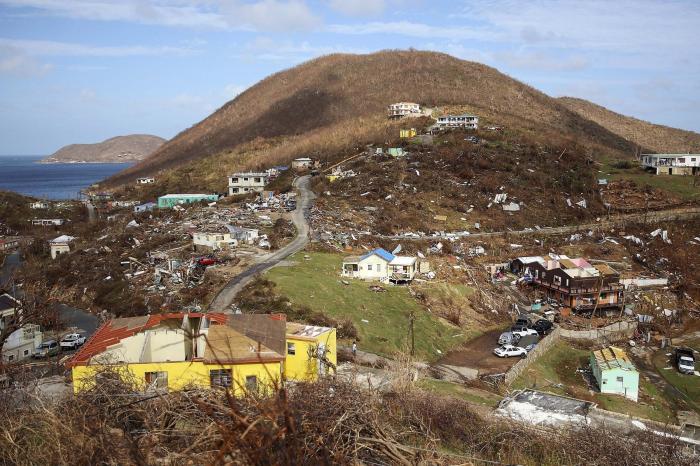 Miles de personas están huyendo de Puerto Rico sin saber si podrán volver