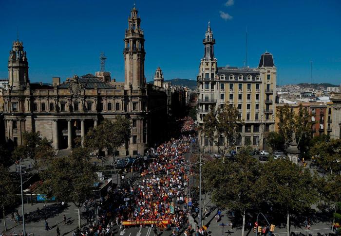 La manifestación antiindependentista desborda Barcelona
