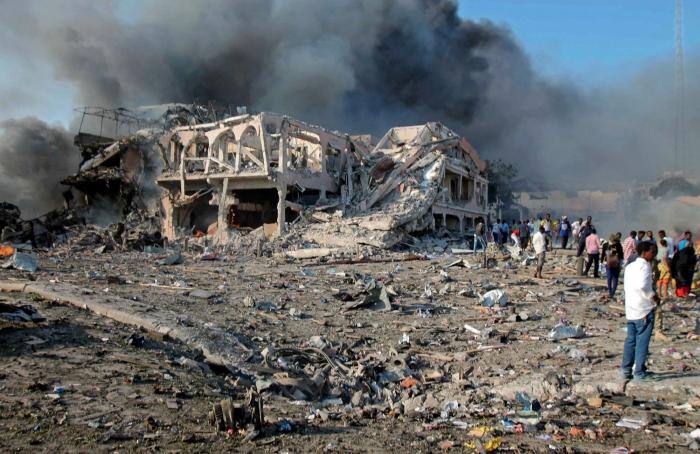 El número de muertos en el atentado con camiones bomba en Somalia supera ya los 300