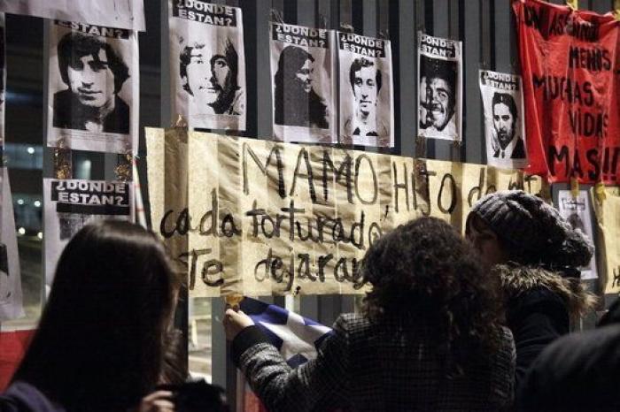 Chile, entre la frustracion y la fiesta por la muerte del torturador Contreras (FOTOS)