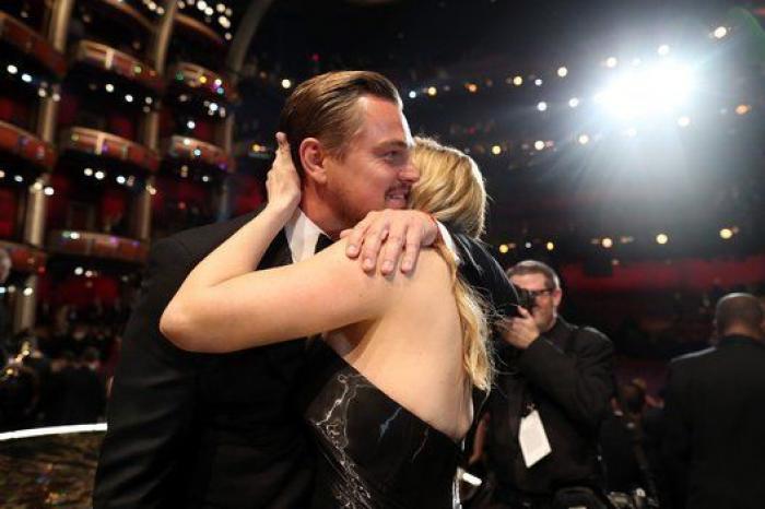 El gran reencuentro entre Kate Winslet y Leonardo DiCaprio en los Oscar 2016: momento 'Titanic'