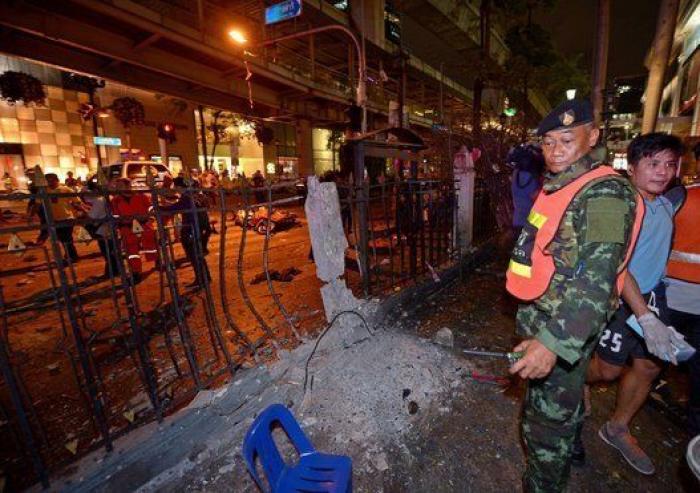 Atentado en Bangkok: Lanzan una granada desde un puente en Bangkok