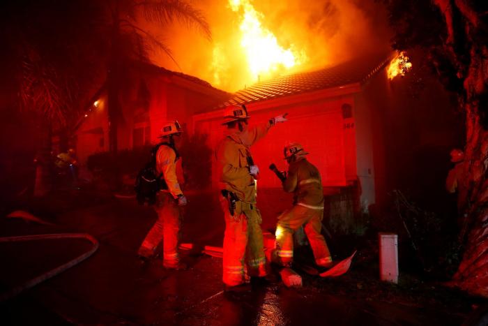 Una nueva oleada de incendios obliga a evacuar a miles de personas en California