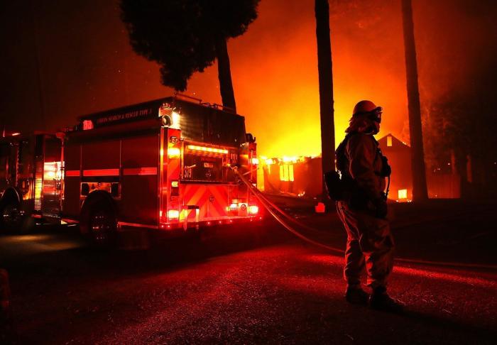Los incendios más destructivos de la historia de California dejan 9 muertos y 35 desaparecidos