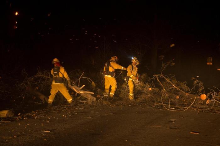 Los incendios más destructivos de la historia de California dejan 9 muertos y 35 desaparecidos