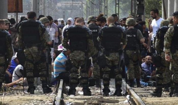 La Policía macedonia dispersa a los migrantes con gases lacrimógenos