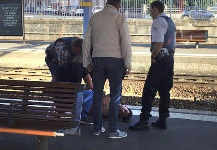 Un terrorista deja tres heridos en un tiroteo en un tren francés