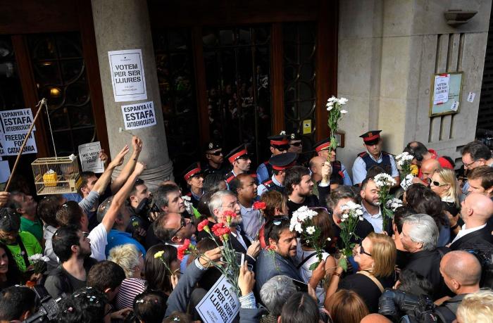 Colau llama a los barceloneses a salir a la calle para frenar la "deriva represora" de Rajoy