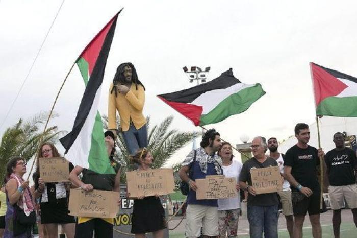Matisyahu canta en el Rototom entre abucheos de parte del público y banderas palestinas
