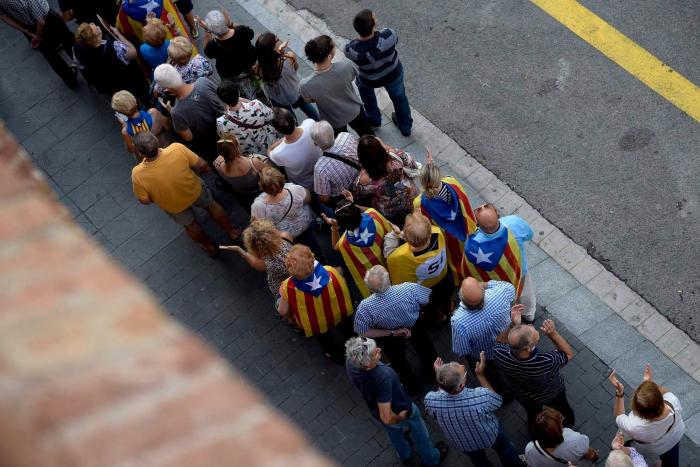 La Guardia Civil requisa 100.000 carteles del 1-O en una nave de Barcelona