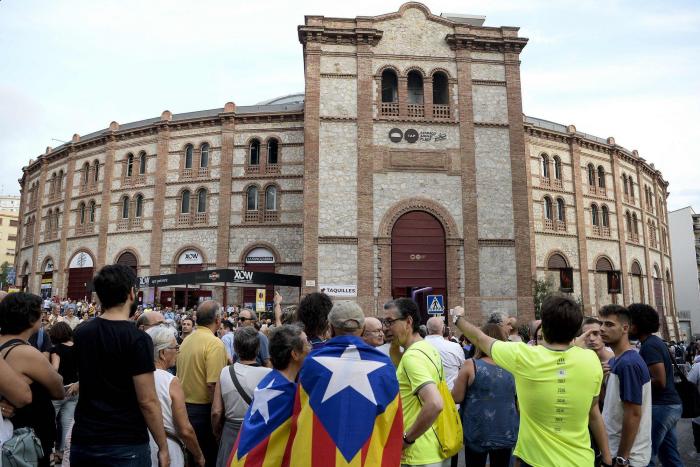 La Guardia Civil requisa 100.000 carteles del 1-O en una nave de Barcelona
