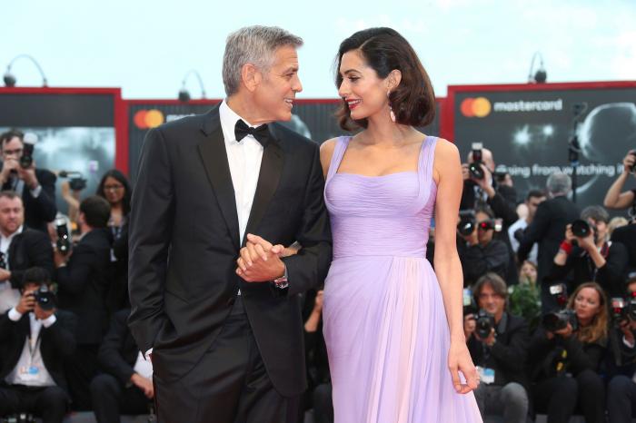 La razón por la que George y Amal Clooney llamaron Alex y Ella a sus hijos
