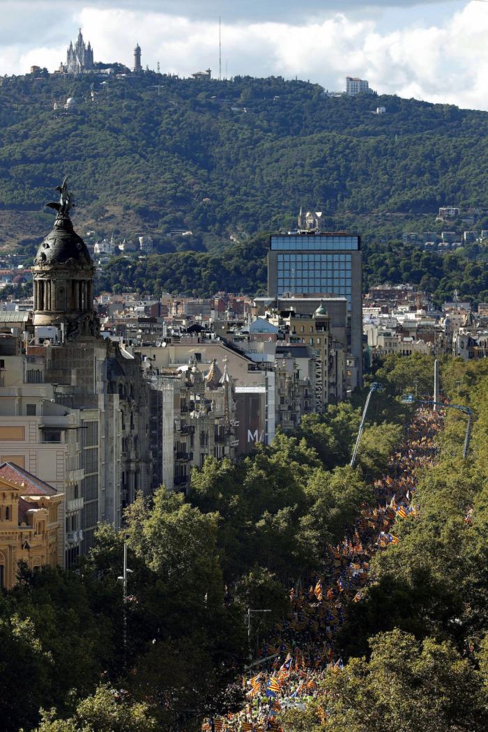 El independentismo desborda el centro de Barcelona al grito de “Votarem!”