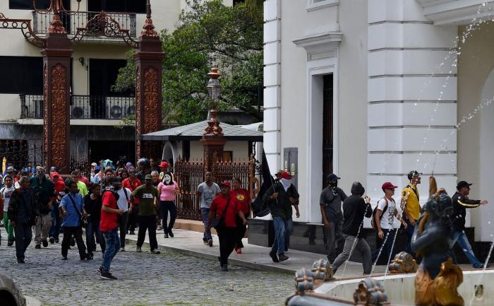 Zapatero visita al opositor Leopoldo López en su casa de Caracas tras su salida de prisión
