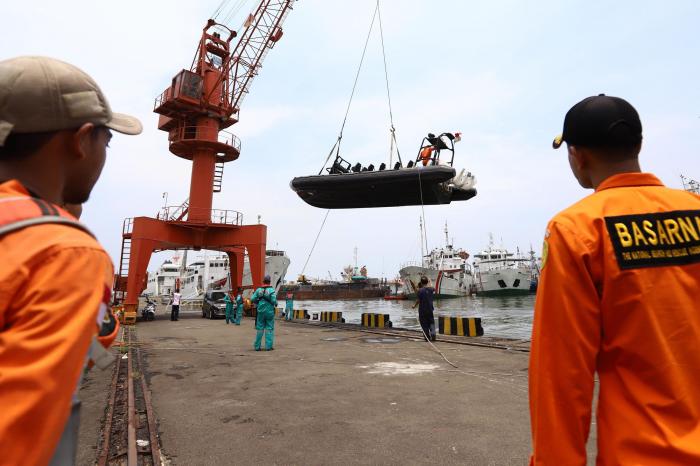 Indonesia encuentra la caja negra del avión accidentado con 189 ocupantes