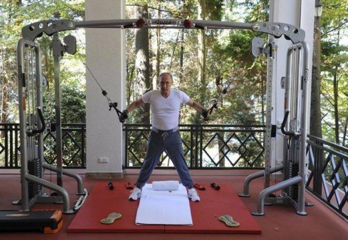 Putin y Medvedev, de pesas y tés
