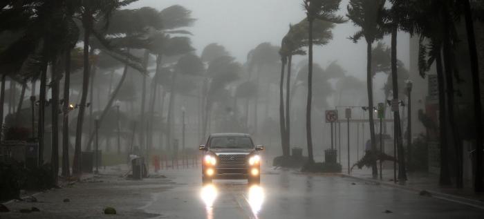 Un sheriff de Florida pide a la gente que no dispare al huracán Irma