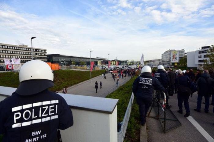 Detenidos 400 manifestantes antifascistas durante el congreso de AfD en Stuttgart
