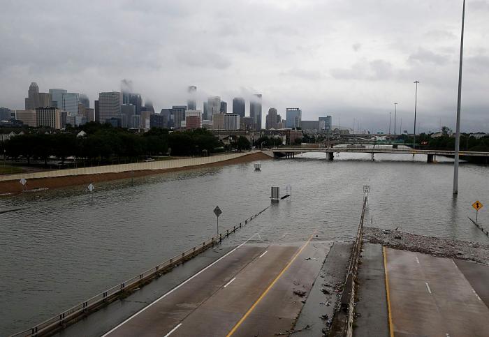 Las "catastróficas" inundaciones de la tormenta Harvey que han dejado cinco muertos en Texas