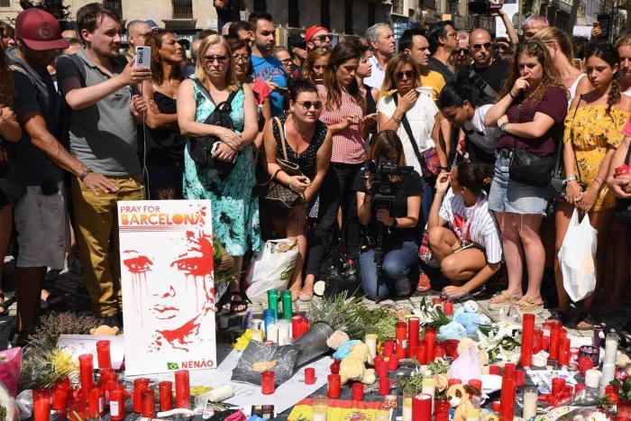 "No tengo miedo", el grito de la multitud tras el minuto de silencio por el atentado de Barcelona