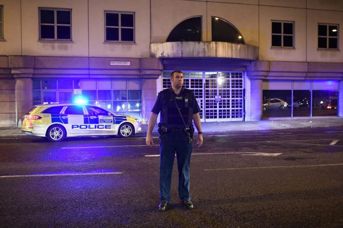 La policía detiene a 12 personas y analiza las conexiones de los terroristas del doble atentado en Londres