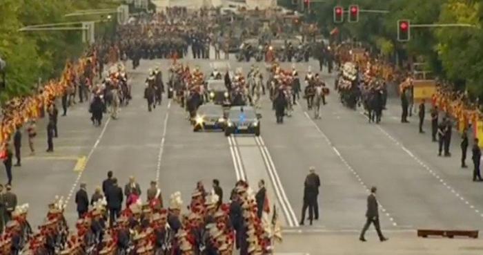 Los reyes presiden el primer desfile del 12 de octubre del Gobierno de Sánchez