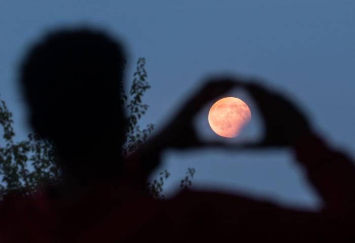 Las más bellas fotos del eclipse de luna del 7 de agosto