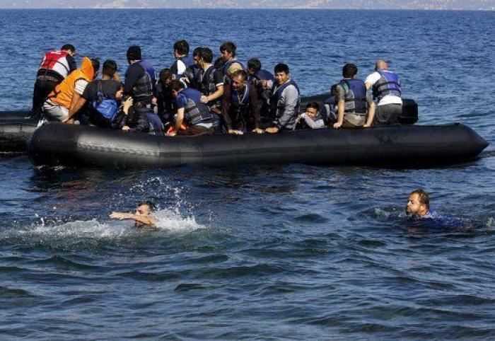 Un griego anónimo salva a un refugiado afgano de morir ahogado (FOTOS)