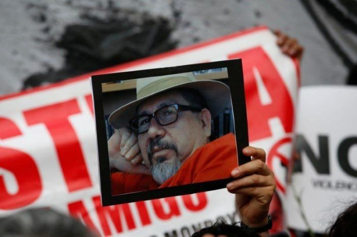 Los medios mexicanos paran y van a negro en protesta por el asesinato de periodistas