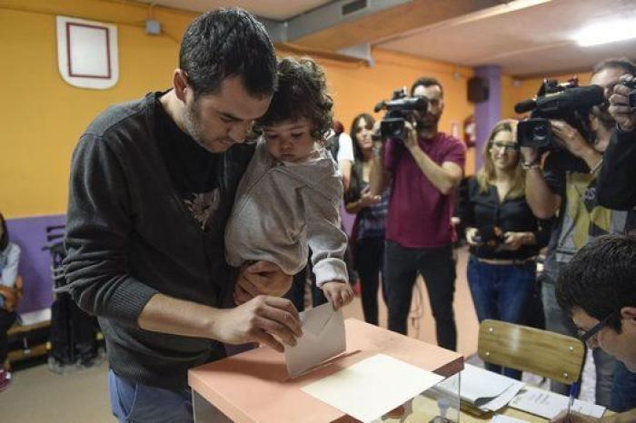 La trascendental jornada electoral catalana, foto a foto