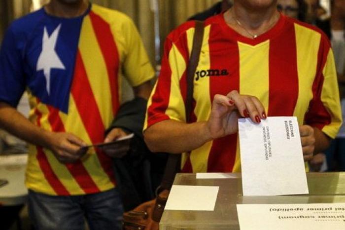 La trascendental jornada electoral catalana, foto a foto