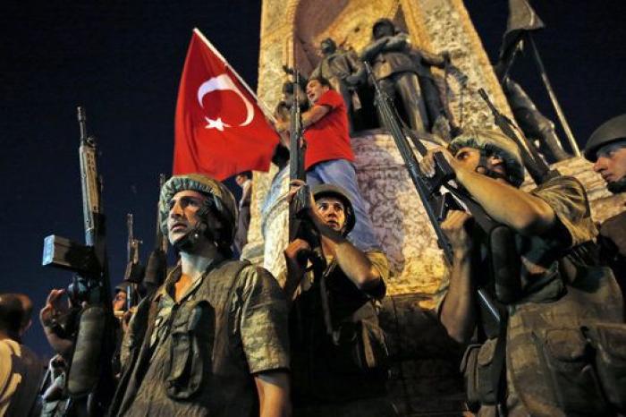 Turquía despide a más de 7.000 funcionarios mediante un nuevo decreto