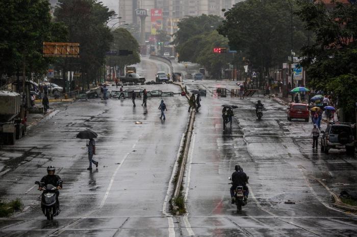 El paro convocado por la oposición en Venezuela termina con dos muertos y al menos 173 detenidos