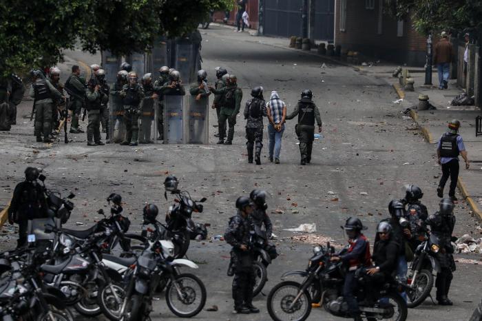 Una protesta contra Maduro atranca Caracas y limita la actividad comercial