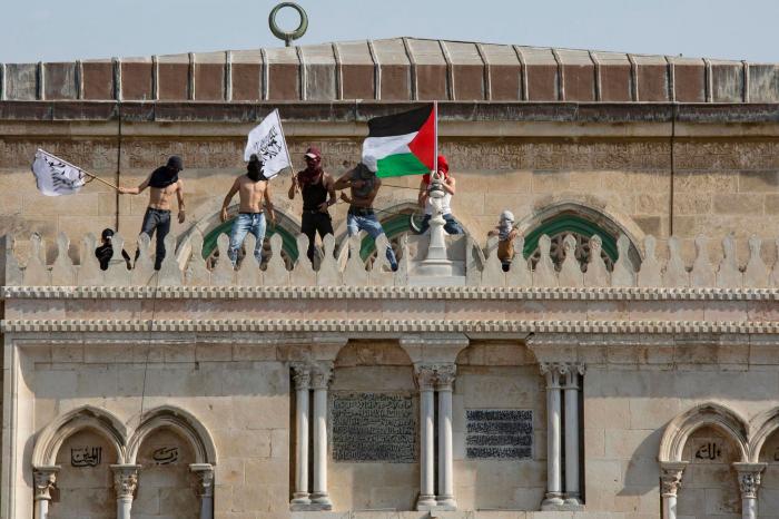 Continúan los disturbios pese a que Israel ha retirado sus controles en Al Aqsa