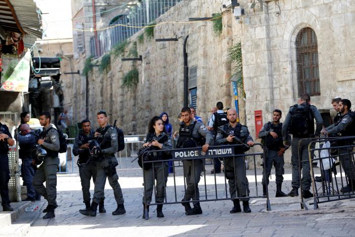 Jerusalén: Dos policías israelíes muertos tras el ataque de tres palestinos, que han sido abatidos en la Ciudad Vieja