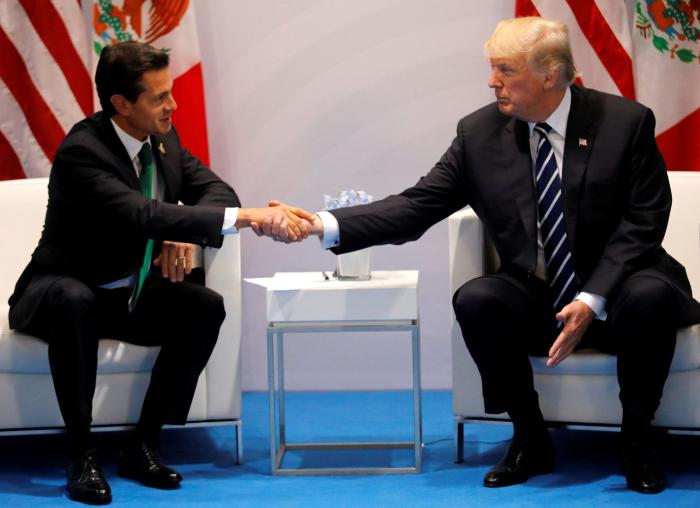 Trump reafirma que México debe pagar por el muro tras su reunión con Peña Nieto
