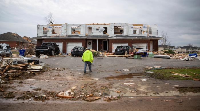 Los trabajadores de la fábrica arrasada por un tornado en EEUU fueron amenazados con el despido si se iban