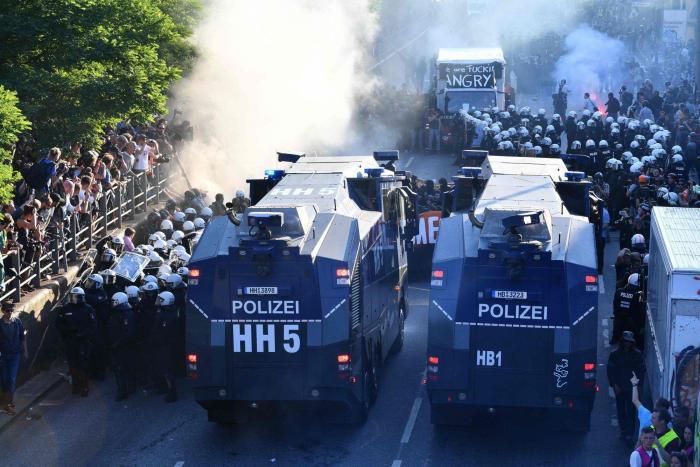 Fuertes enfrentamientos entre policía y manifestantes en Hamburgo (Alemania) por el G20