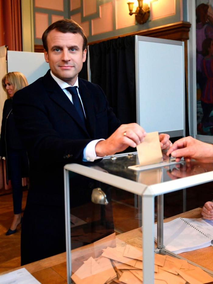 Macron presenta las bases de la "profunda reforma institucional" que quiere para Francia