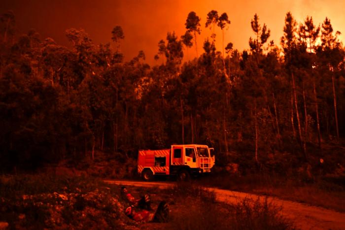 Portugal da por controlado el incendio que ha causado 64 muertos
